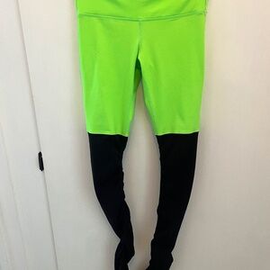 Alo Goddess Legging in Glowstick Glossy and Black size small - never worn